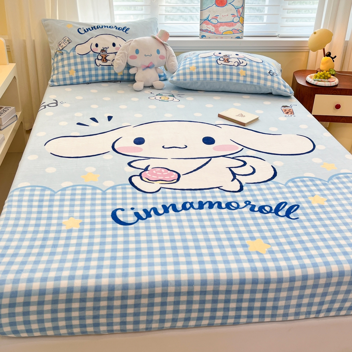 91家纺网 家纺一手货源 找家纺 金爱家 2025新款大版三丽鸥高克重牛奶绒保暖床笠 绒单品-奶芙玉桂狗