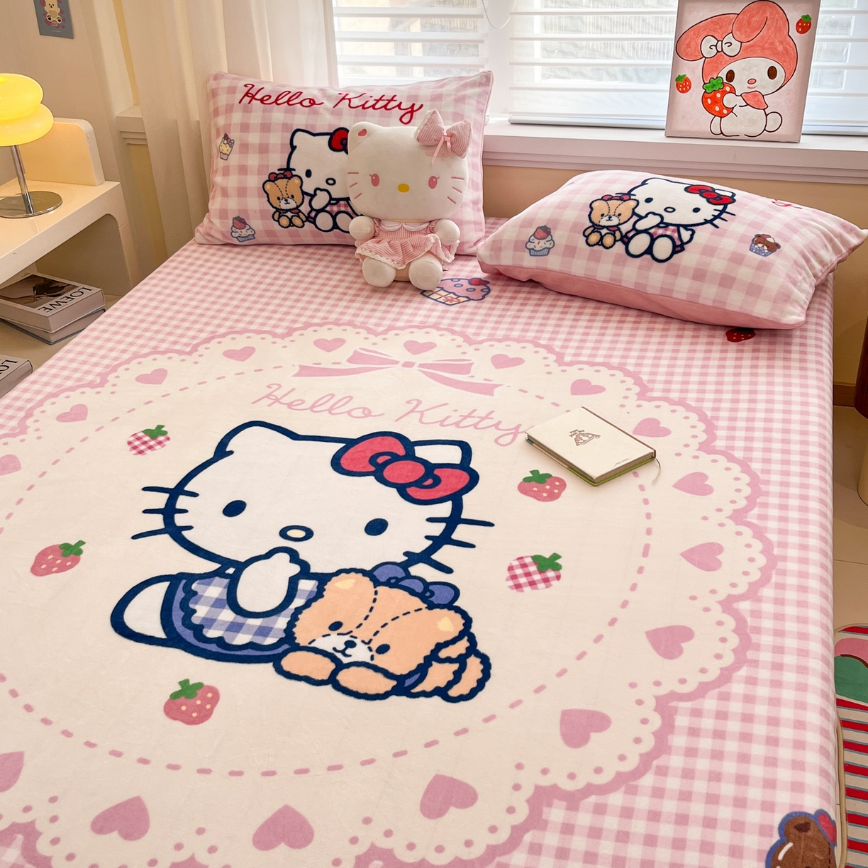 91家纺网 家纺一手货源 找家纺 金爱家 2025新款大版三丽鸥高克重牛奶绒保暖床笠 绒单品-奶油kt