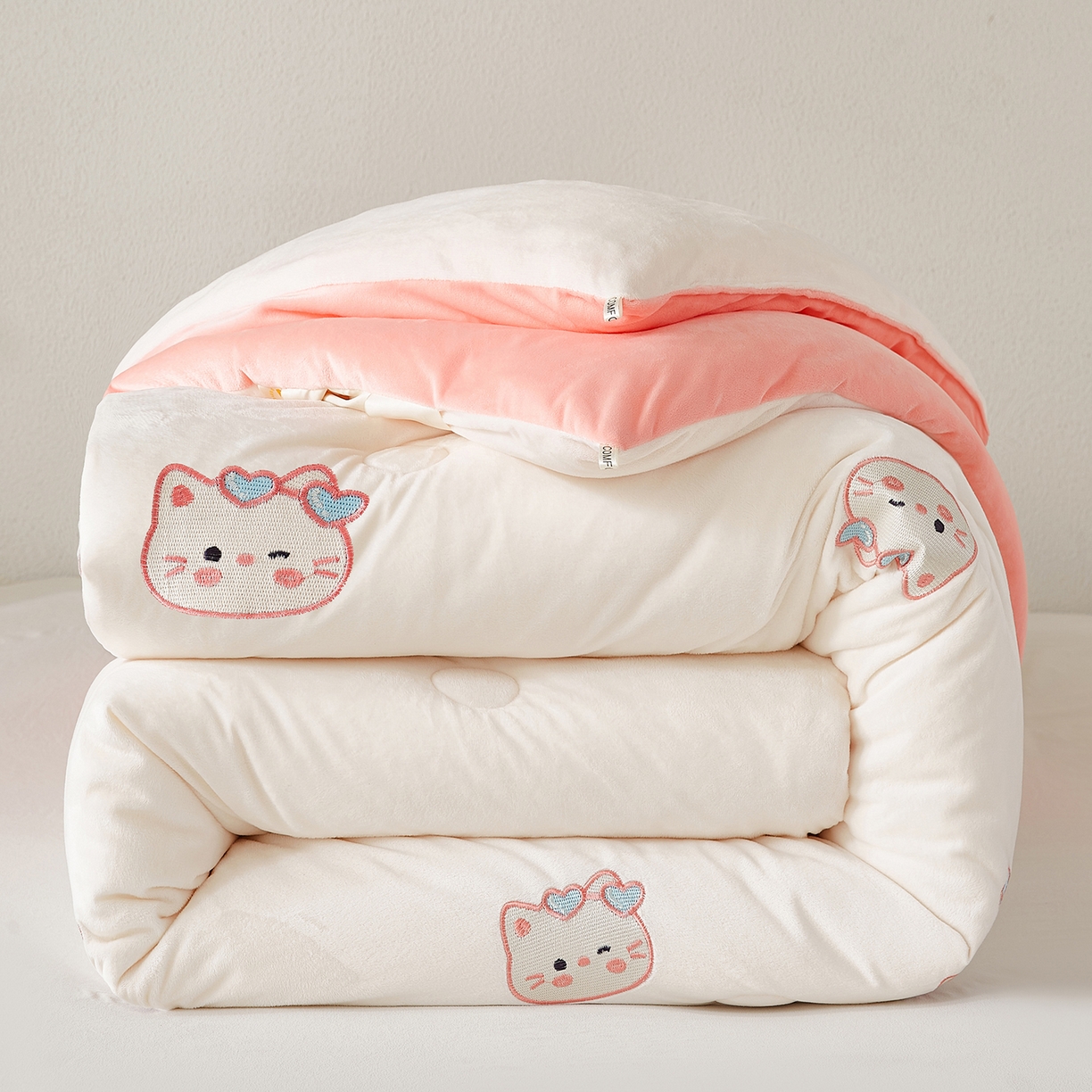 91家纺网 家纺一手货源 找家纺 合纵跨境工厂 2025秋冬新款恒温大豆被子被芯跨境外贸一件代发亚马逊希音包过核价-刺绣零压绒恒温大豆被 猫咪