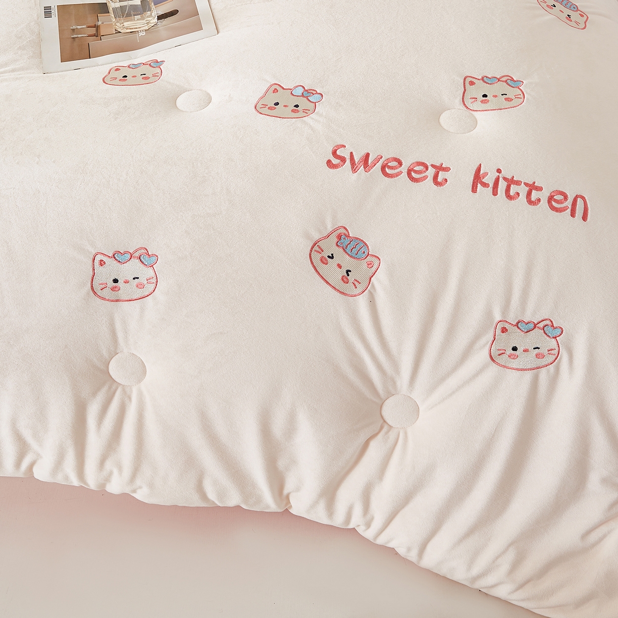 91家纺网 家纺一手货源 找家纺 合纵跨境工厂 2025秋冬新款恒温大豆被子被芯跨境外贸一件代发亚马逊希音包过核价-刺绣零压绒恒温大豆被 猫咪