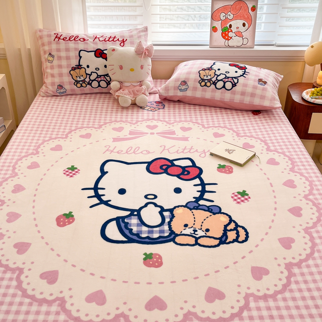 91家纺网 家纺一手货源 找家纺 金爱家 2025新款大版三丽鸥高克重牛奶绒保暖床笠 绒单品-奶油kt