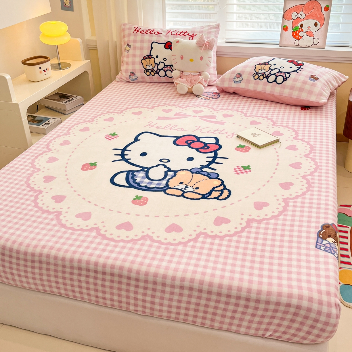 91家纺网 家纺一手货源 找家纺 金爱家 2025新款大版三丽鸥高克重牛奶绒保暖床笠 绒单品-奶油kt