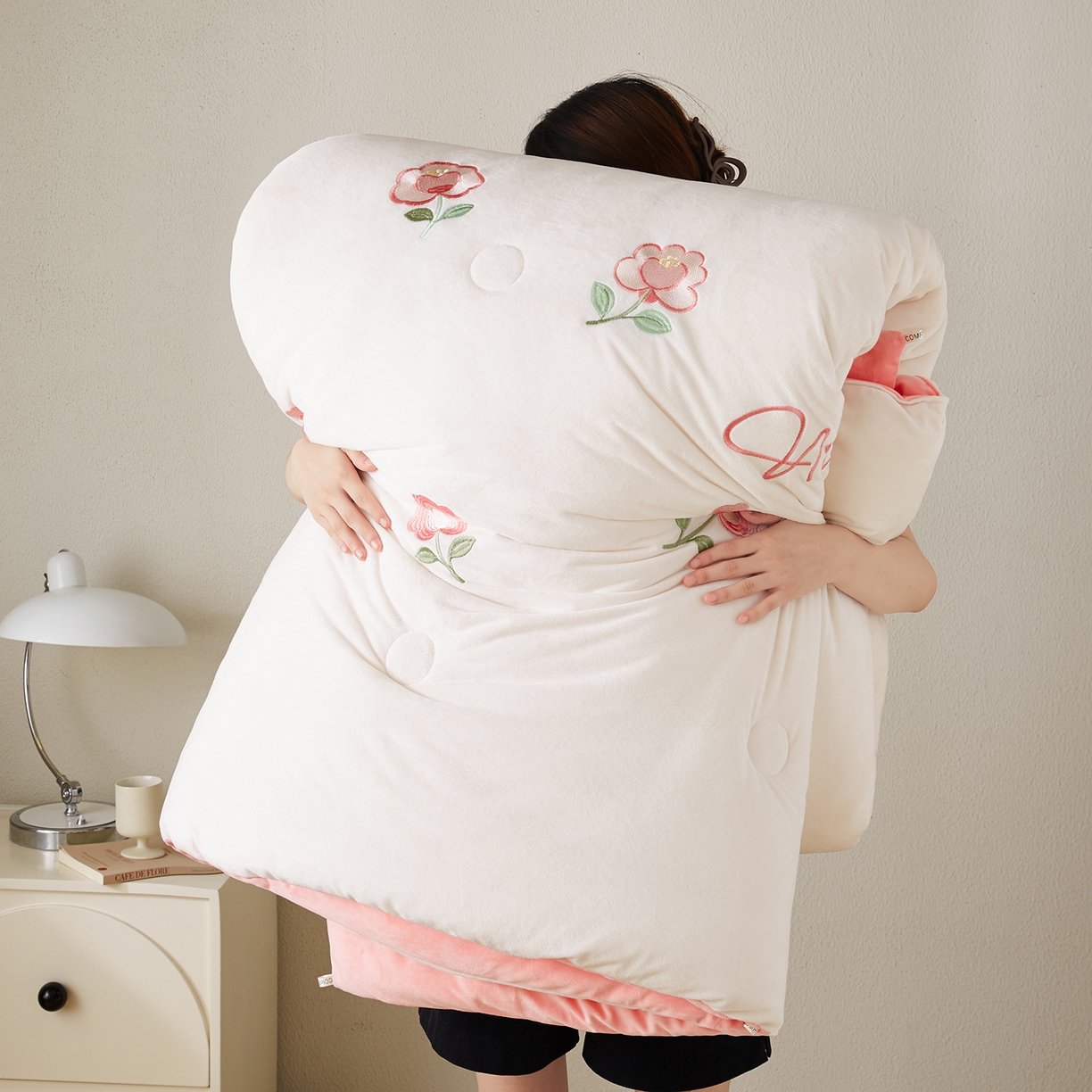 91家纺网 家纺一手货源 找家纺 合纵跨境工厂 2025秋冬新款恒温大豆被子被芯跨境外贸一件代发亚马逊希音包过核价-刺绣零压绒恒温大豆被 花朵