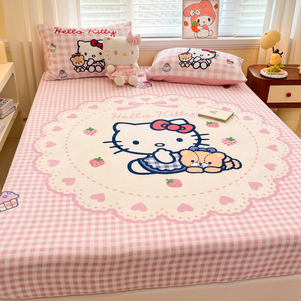 91家纺网 家纺一手货源 找家纺 金爱家 2025新款大版三丽鸥高克重牛奶绒保暖床笠 绒单品-奶油kt