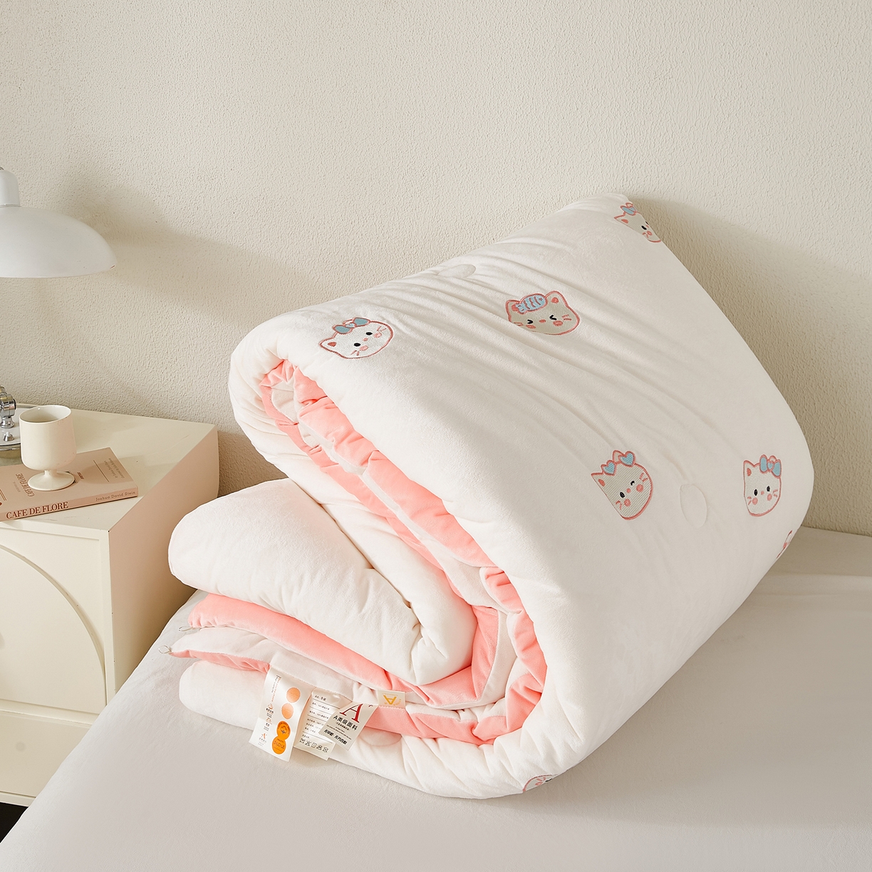 91家纺网 家纺一手货源 找家纺 合纵跨境工厂 2025秋冬新款恒温大豆被子被芯跨境外贸一件代发亚马逊希音包过核价-刺绣零压绒恒温大豆被 猫咪