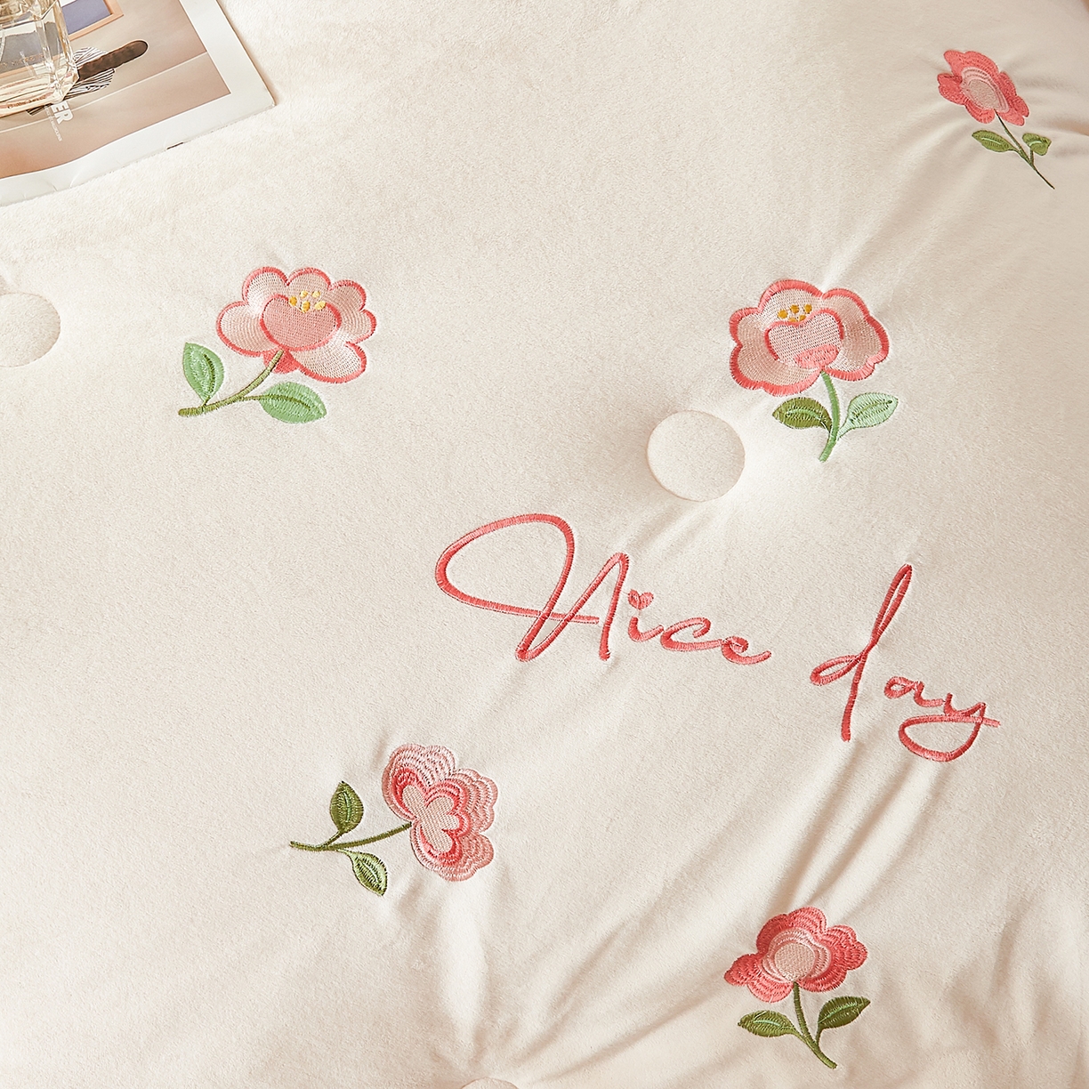 91家纺网 家纺一手货源 找家纺 合纵跨境工厂 2025秋冬新款恒温大豆被子被芯跨境外贸一件代发亚马逊希音包过核价-刺绣零压绒恒温大豆被 花朵