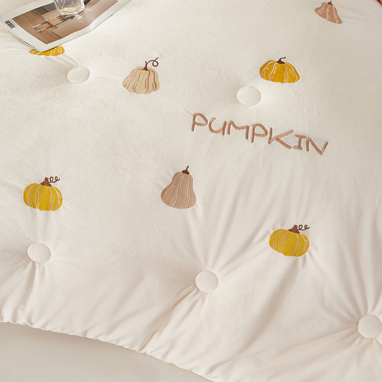 91家纺网 家纺一手货源 找家纺 合纵跨境工厂 2025秋冬新款恒温大豆被子被芯跨境外贸一件代发亚马逊希音包过核价-刺绣零压绒恒温大豆被 南瓜