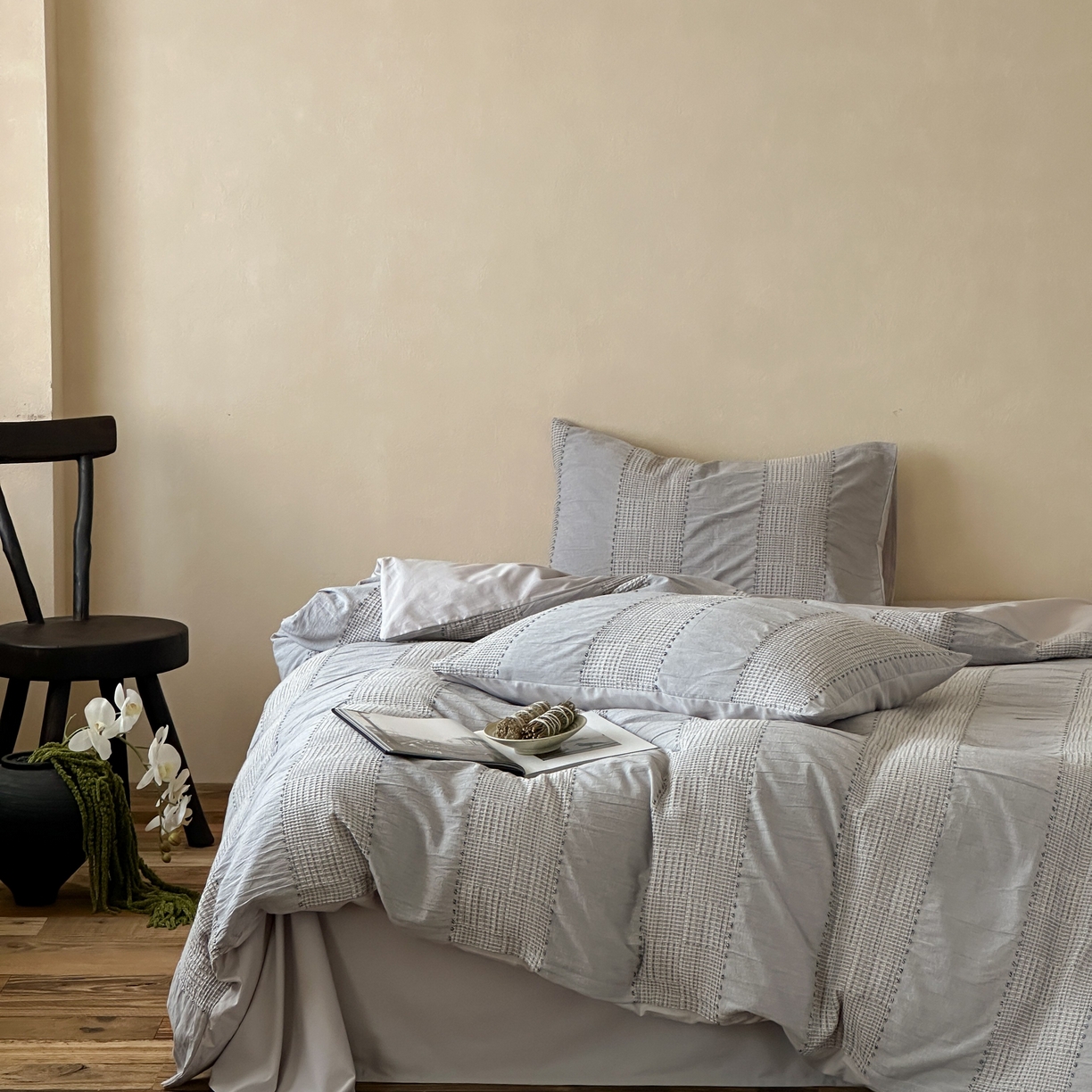 91家纺网 家纺一手货源 找家纺 云上 2025新款法式全棉纯棉串绳华夫格四件套 串绳-烟灰