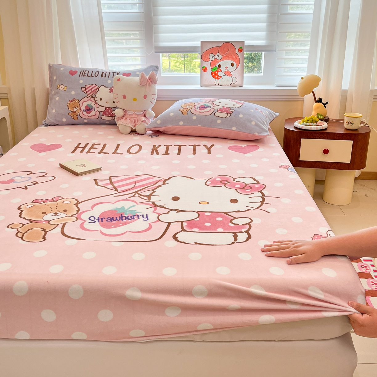 91家纺网 家纺一手货源 找家纺 金爱家 2025新款大版三丽鸥高克重牛奶绒保暖床笠 绒单品-糖果kt