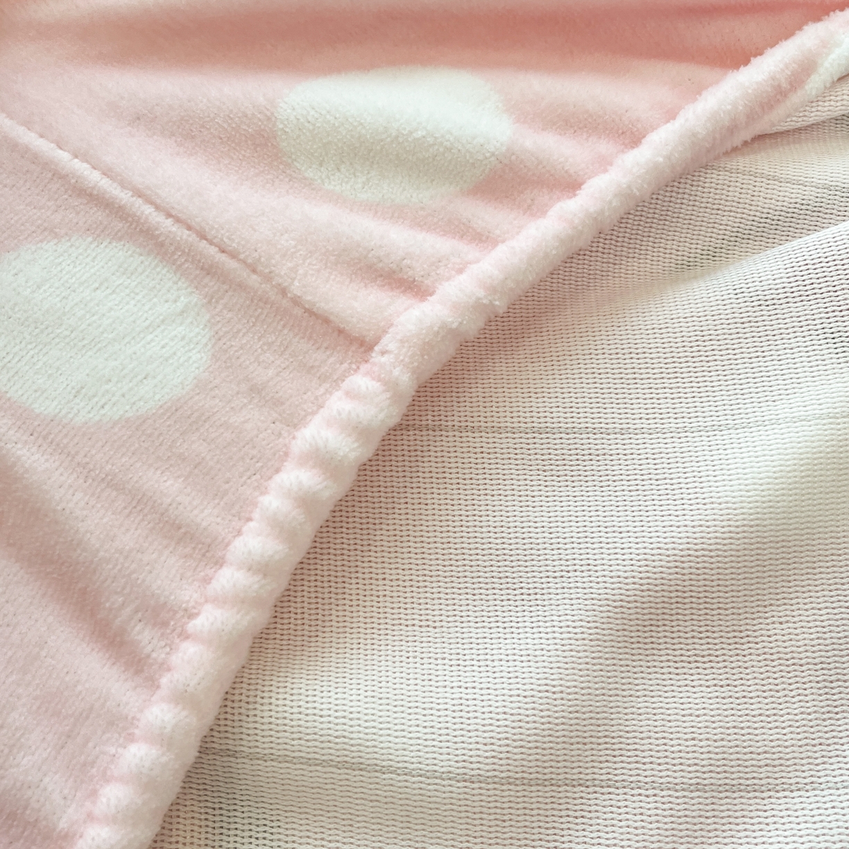 91家纺网 家纺一手货源 找家纺 金爱家 2025新款大版三丽鸥高克重牛奶绒保暖床笠 绒单品-糖果kt