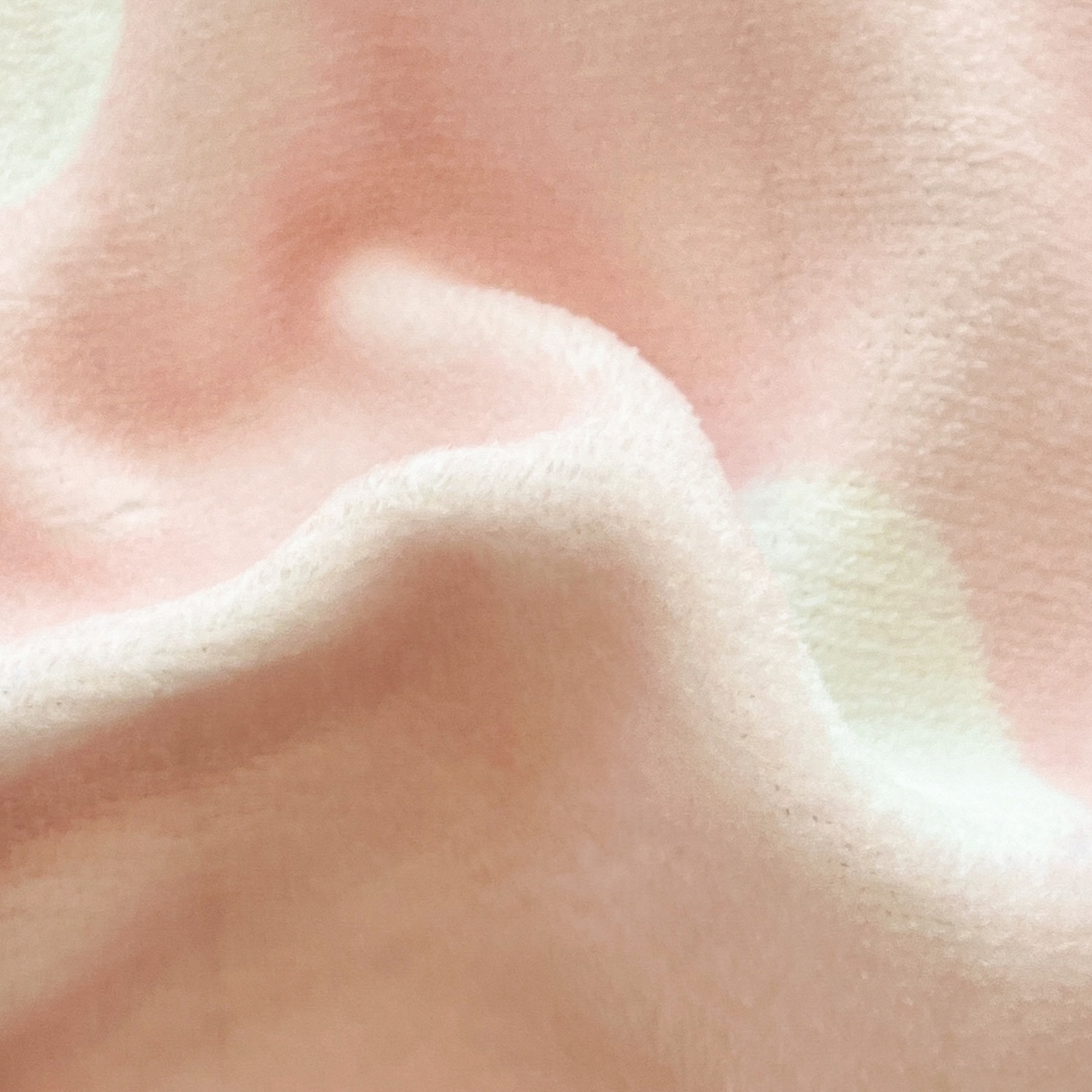 91家纺网 家纺一手货源 找家纺 金爱家 2025新款大版三丽鸥高克重牛奶绒保暖床笠 绒单品-糖果kt