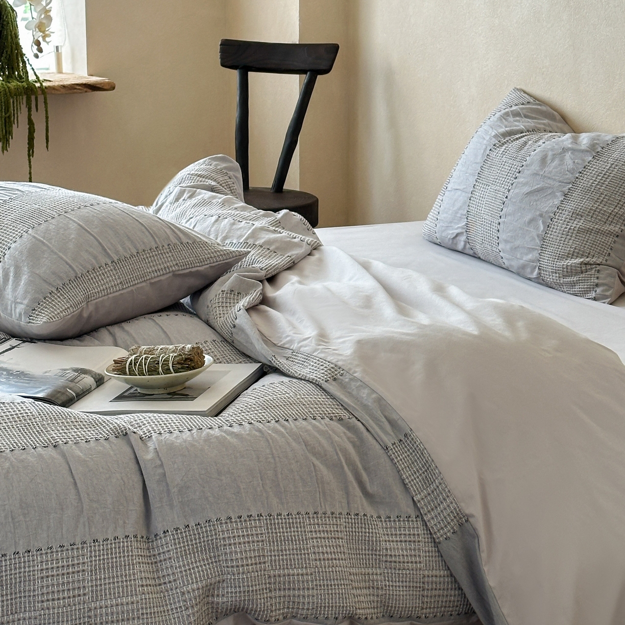 91家纺网 家纺一手货源 找家纺 云上 2025新款法式全棉纯棉串绳华夫格四件套 串绳-烟灰