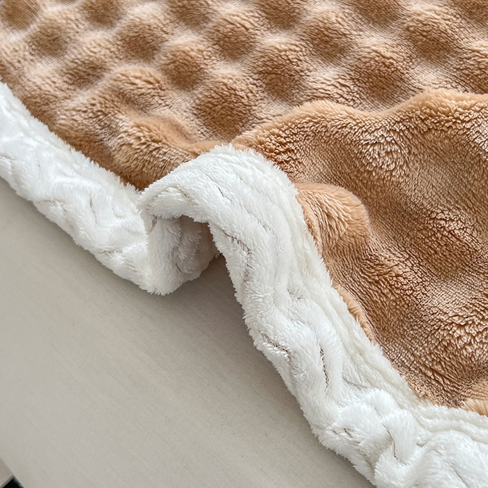 91家纺网 家纺一手货源 找家纺 栩裕纺织 2025新款简约仿兔毛泡泡绒毛毯系列-包边款 咖色