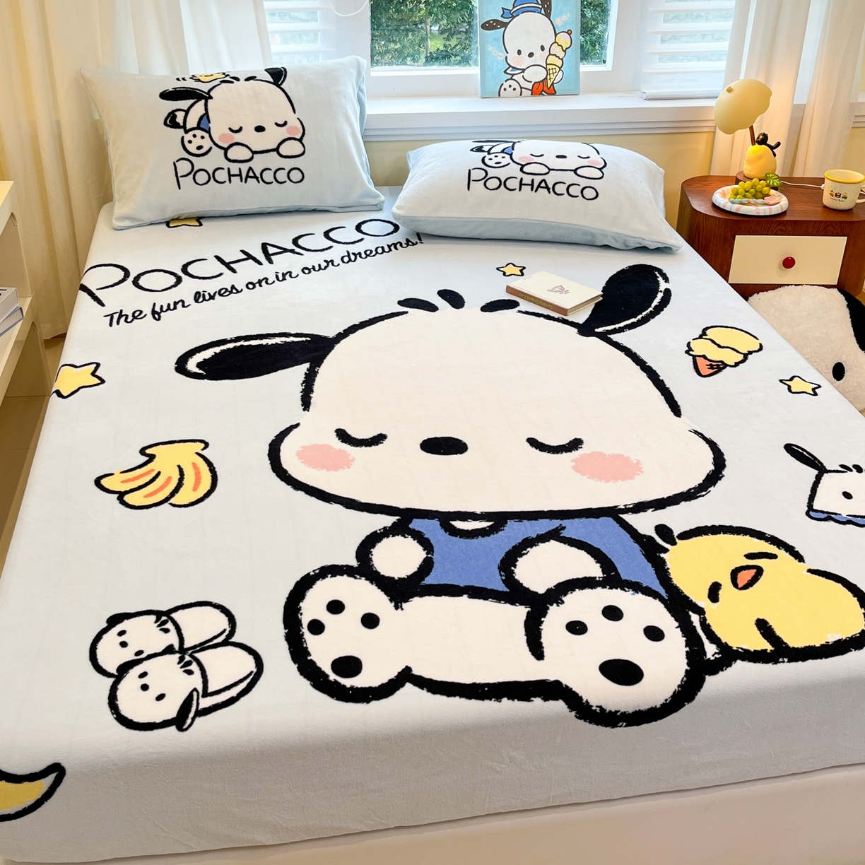 91家纺网 家纺一手货源 找家纺 金爱家 2025新款大版三丽鸥高克重牛奶绒保暖床笠 绒单品-香蕉怕洽狗