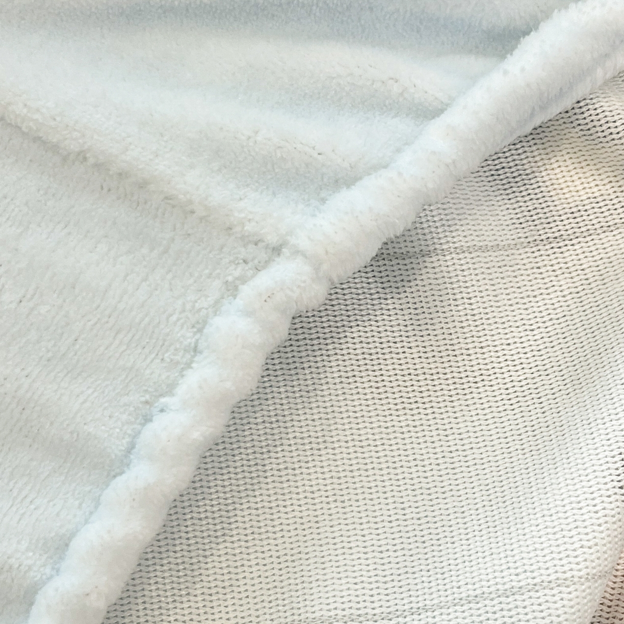 91家纺网 家纺一手货源 找家纺 金爱家 2025新款大版三丽鸥高克重牛奶绒保暖床笠 绒单品-香蕉怕洽狗