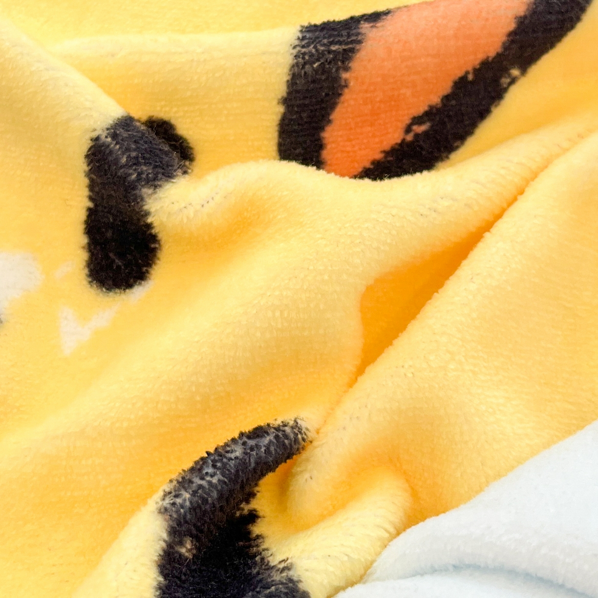 91家纺网 家纺一手货源 找家纺 金爱家 2025新款大版三丽鸥高克重牛奶绒保暖床笠 绒单品-香蕉怕洽狗