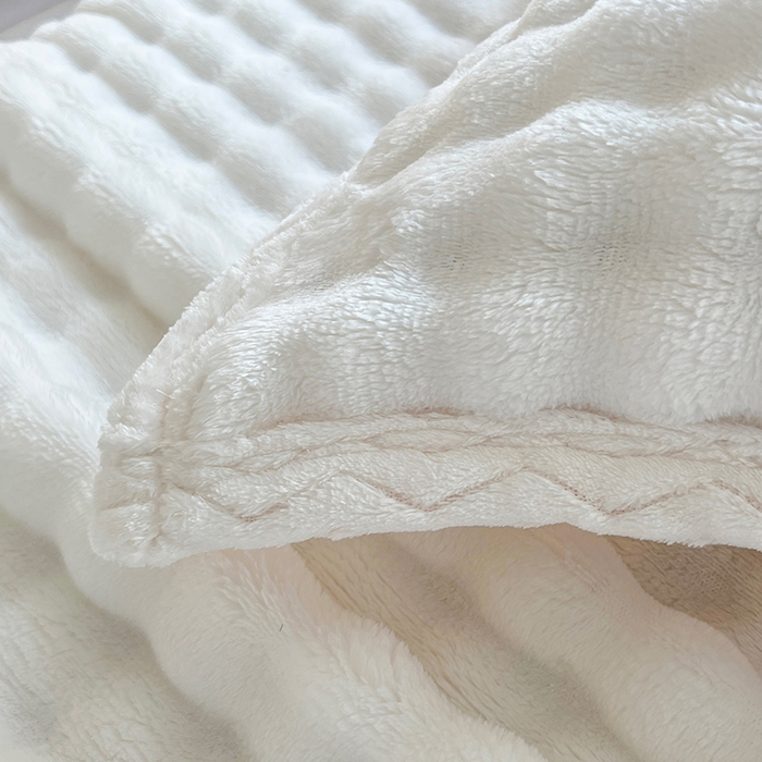 91家纺网 家纺一手货源 找家纺 栩裕纺织 2025新款简约仿兔毛泡泡绒毛毯系列-包边款 米白