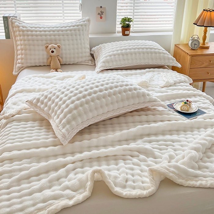 91家纺网 家纺一手货源 找家纺 栩裕纺织 2025新款简约仿兔毛泡泡绒毛毯系列-包边款 米白