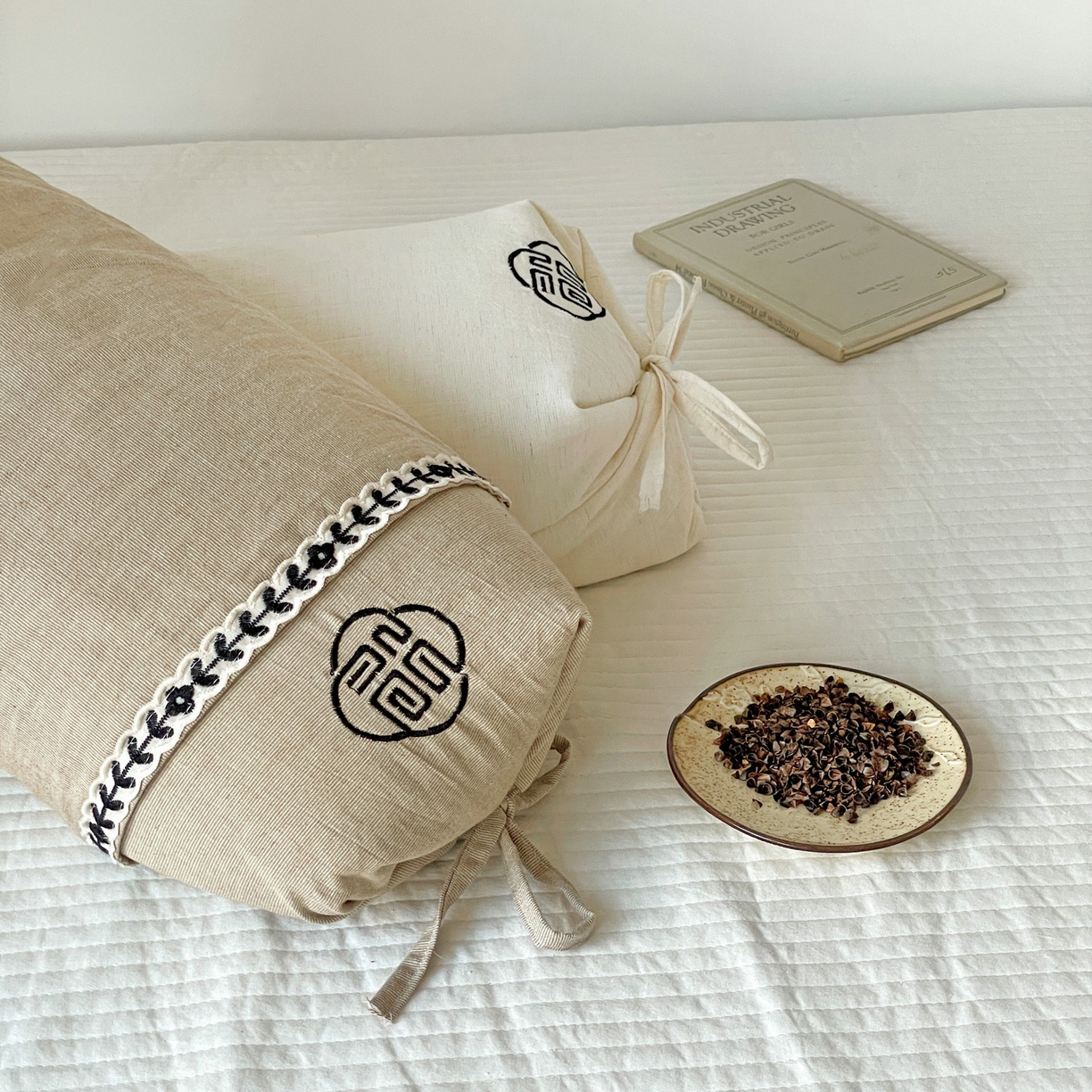 91家纺网 家纺一手货源 找家纺 （总）亦帆枕芯 2025新款刺绣棉麻可调节高低两用荞麦枕头枕芯可拆洗枕芯加枕套,本白-刺绣棉麻两用枕,粉色-刺绣棉麻两用枕,灰色-刺绣棉麻两用枕,卡其-刺绣棉麻两用枕