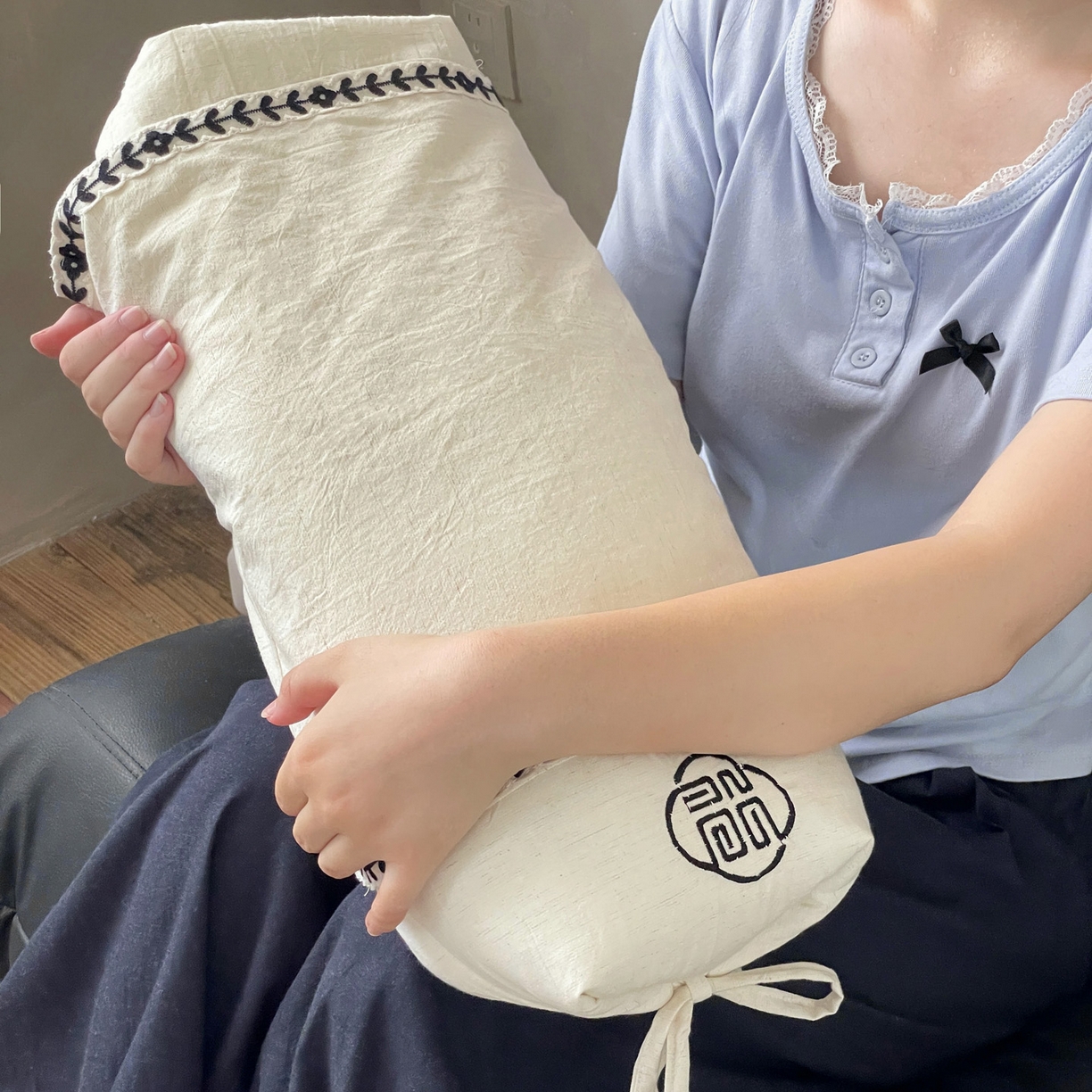 91家纺网 家纺一手货源 找家纺 （总）亦帆枕芯 2025新款刺绣棉麻可调节高低两用荞麦枕头枕芯可拆洗枕芯加枕套