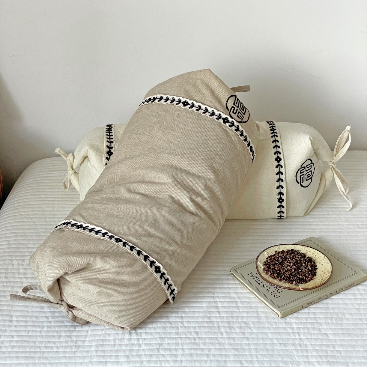 91家纺网 家纺一手货源 找家纺 （总）亦帆枕芯 2025新款刺绣棉麻可调节高低两用荞麦枕头枕芯可拆洗枕芯加枕套