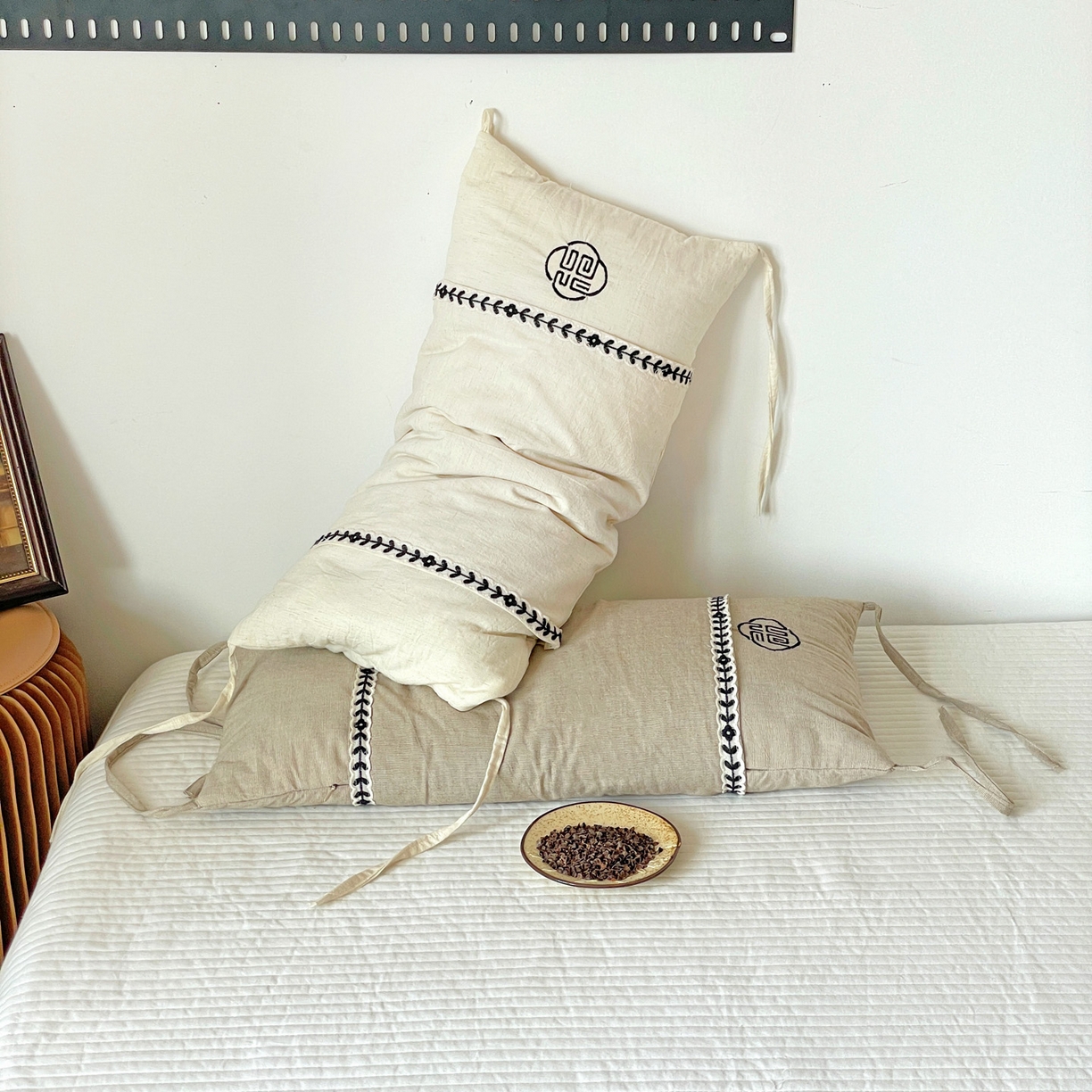 91家纺网 家纺一手货源 找家纺 （总）亦帆枕芯 2025新款刺绣棉麻可调节高低两用荞麦枕头枕芯可拆洗枕芯加枕套