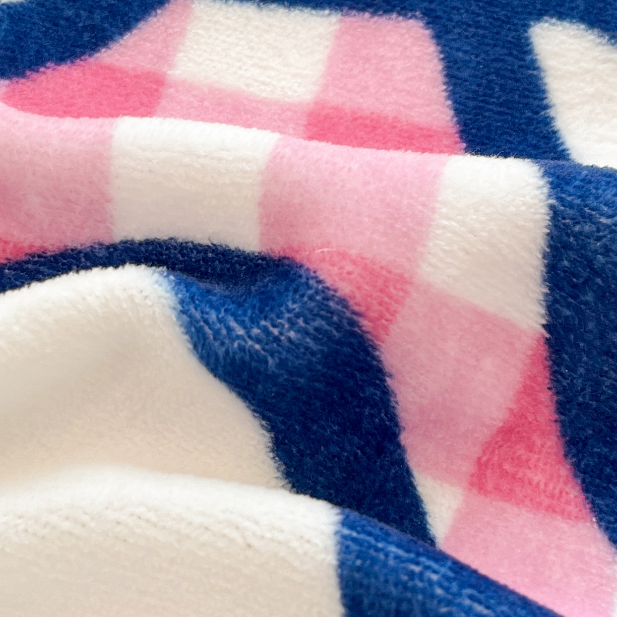 91家纺网 家纺一手货源 找家纺 金爱家 2025新款大版三丽鸥高克重牛奶绒保暖床笠 绒单品-kt和熊