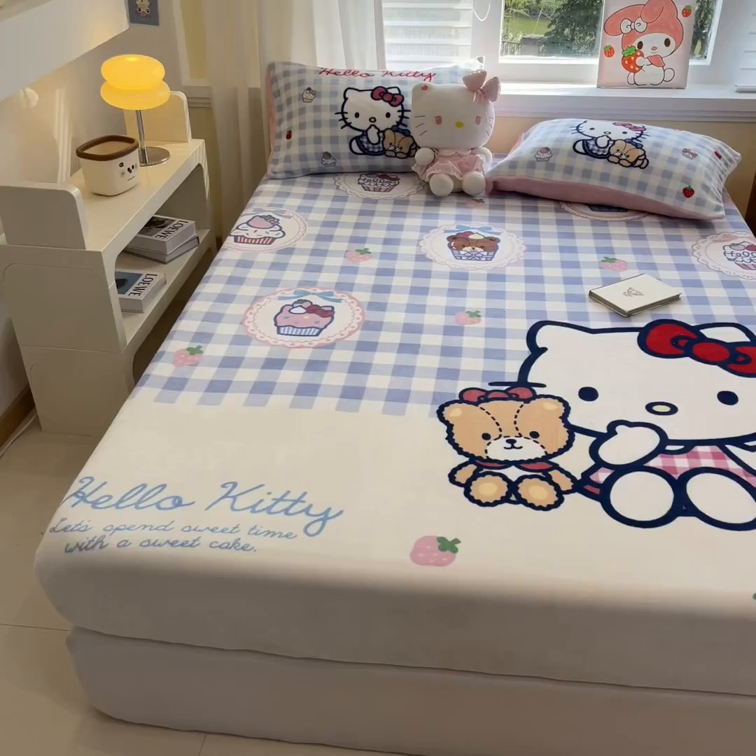 91家纺网 家纺一手货源 找家纺 金爱家 2025新款大版三丽鸥高克重牛奶绒保暖床笠 绒单品-kt和熊