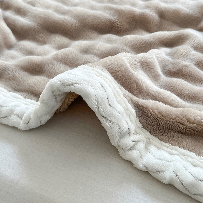 91家纺网 家纺一手货源 找家纺 栩裕纺织 2025新款简约仿兔毛泡泡绒毛毯系列-包边款 浅驼