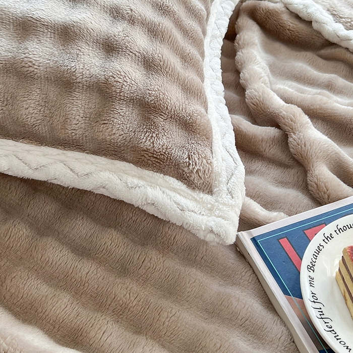 91家纺网 家纺一手货源 找家纺 栩裕纺织 2025新款简约仿兔毛泡泡绒毛毯系列-包边款 浅驼