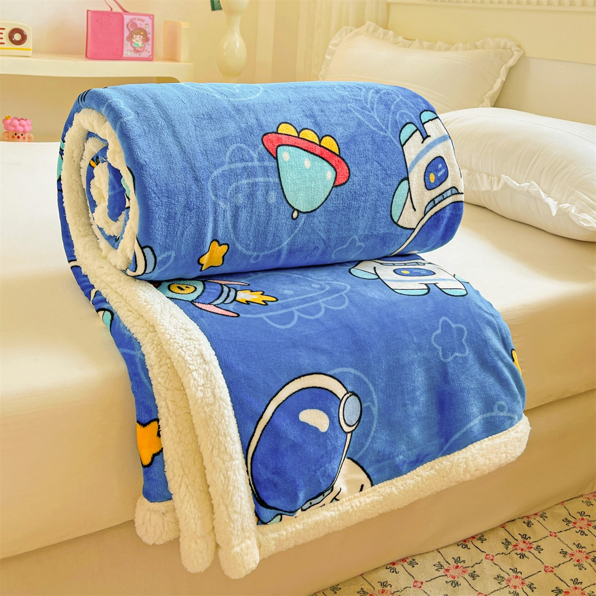 91家纺网 家纺一手货源 找家纺 名兮 2025新款秋冬高克重牛奶绒羊羔绒多功能盖毯 毛毯-太空人