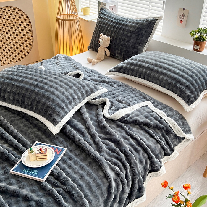 91家纺网 家纺一手货源 找家纺 栩裕纺织 2025新款简约仿兔毛泡泡绒毛毯系列-包边款 深灰