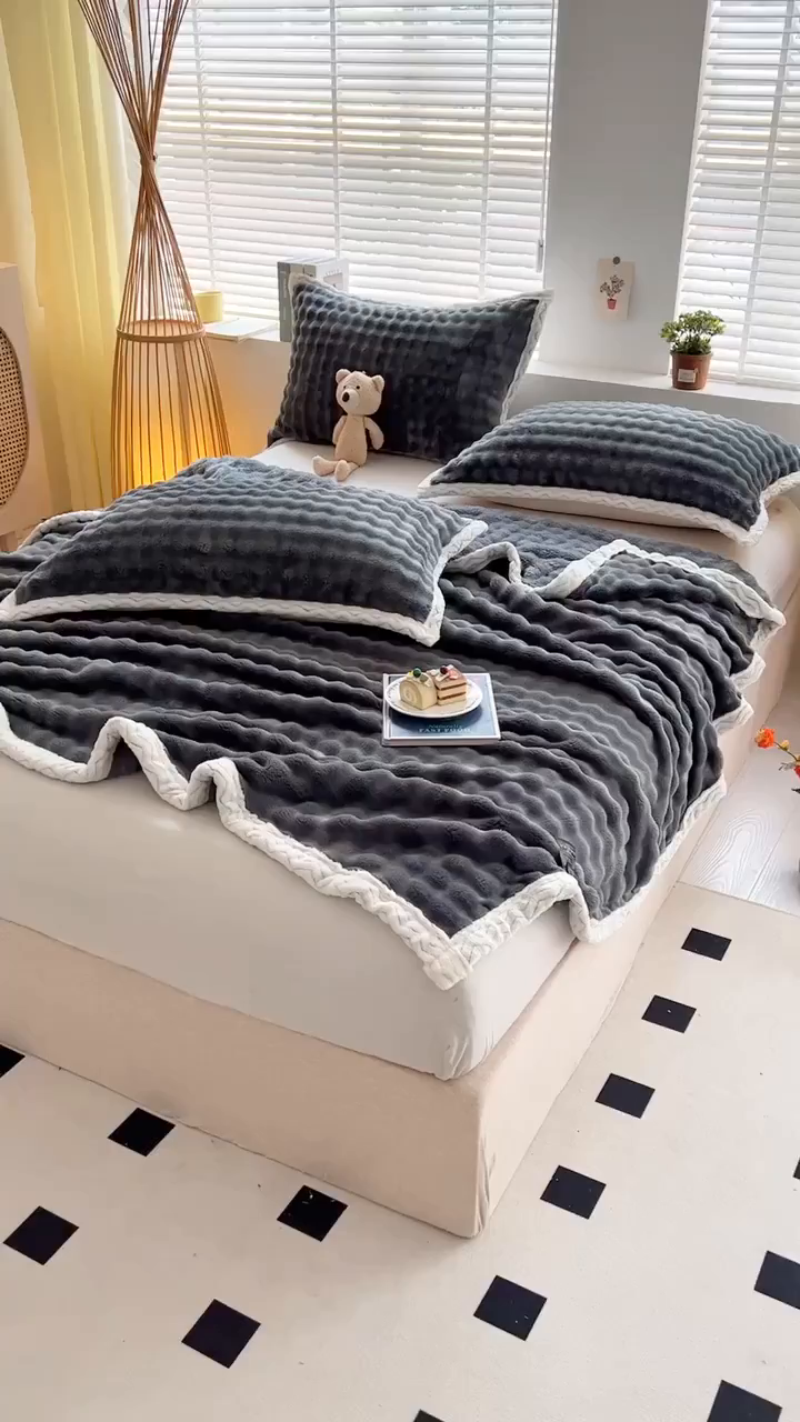 91家纺网 家纺一手货源 找家纺 栩裕纺织 2025新款简约仿兔毛泡泡绒毛毯系列-包边款 深灰