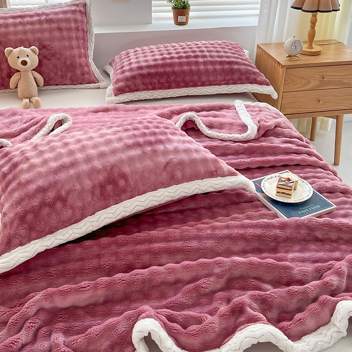 91家纺网 家纺一手货源 找家纺 栩裕纺织 2025新款简约仿兔毛泡泡绒毛毯系列-包边款 安娜紫