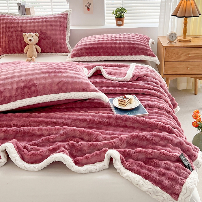 91家纺网 家纺一手货源 找家纺 栩裕纺织 2025新款简约仿兔毛泡泡绒毛毯系列-包边款 安娜紫