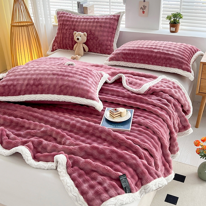 91家纺网 家纺一手货源 找家纺 栩裕纺织 2025新款简约仿兔毛泡泡绒毛毯系列-包边款 安娜紫