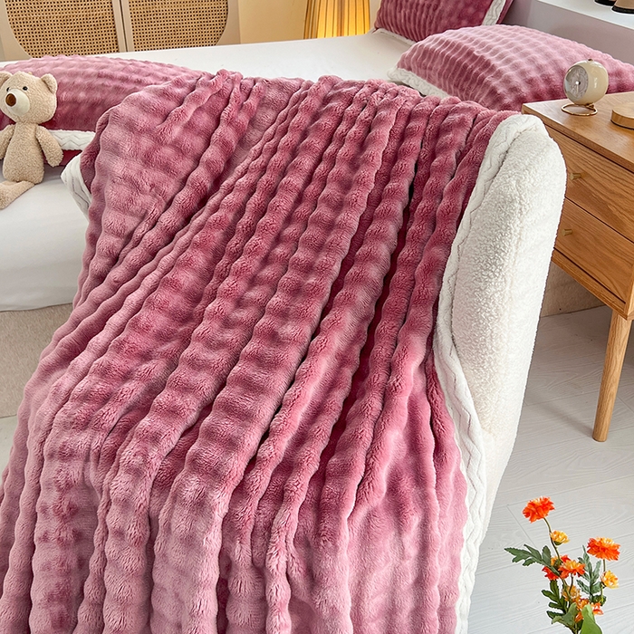 91家纺网 家纺一手货源 找家纺 栩裕纺织 2025新款简约仿兔毛泡泡绒毛毯系列-包边款 安娜紫