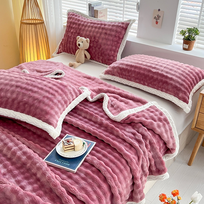 91家纺网 家纺一手货源 找家纺 栩裕纺织 2025新款简约仿兔毛泡泡绒毛毯系列-包边款 安娜紫