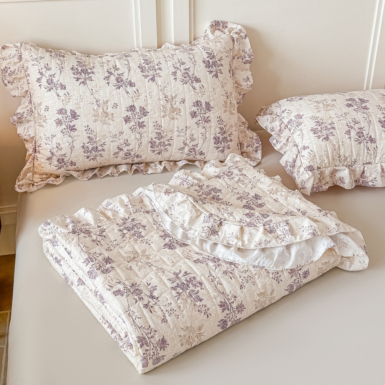 91家纺网 家纺一手货源 找家纺 （总）益利多 2025新款全棉碎花纯棉卡通夹棉床裙单床裙三件套