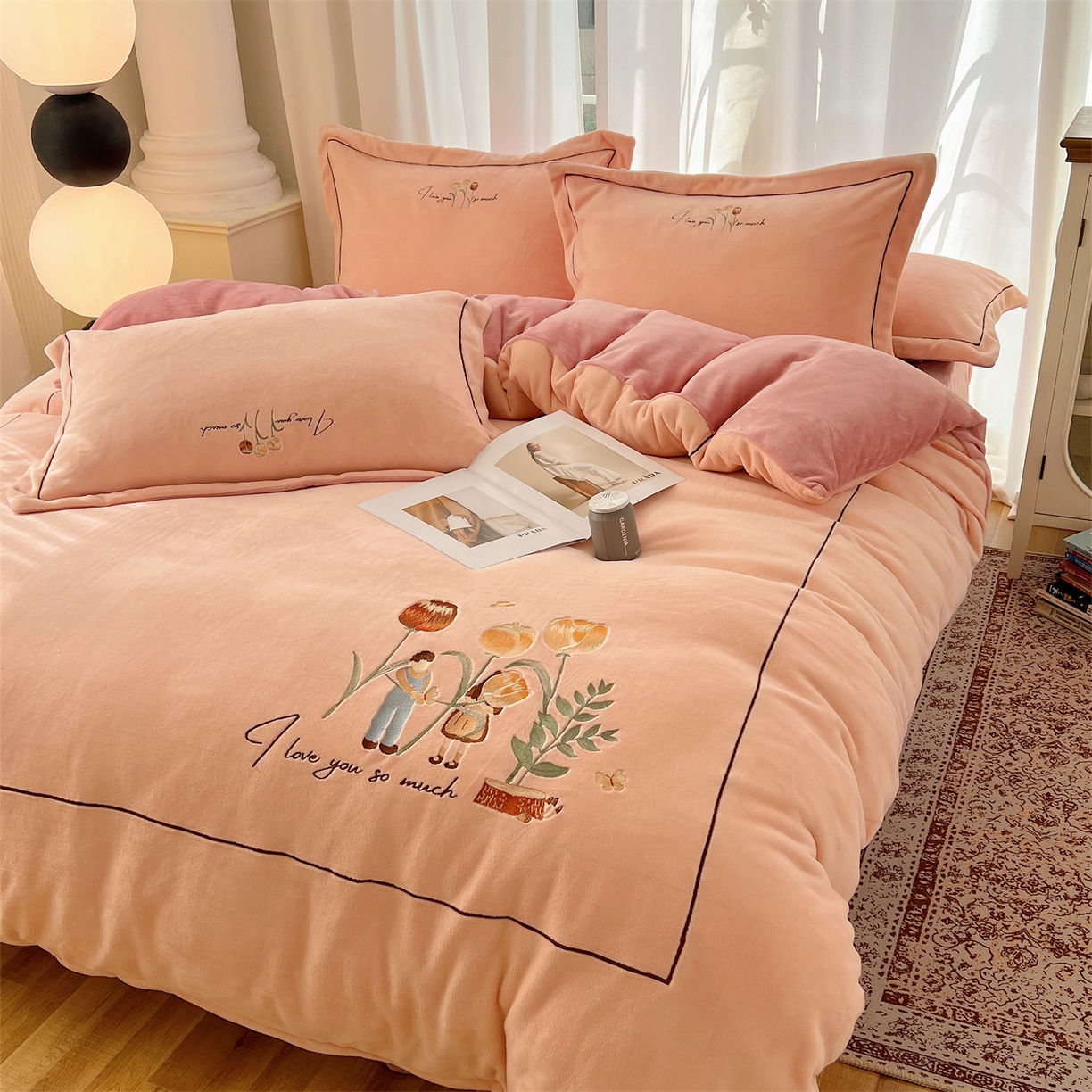 91家纺网 家纺一手货源 找家纺 丽涵家纺 2025新款全工艺消光锦芙绒绣花四件套 粉豆沙