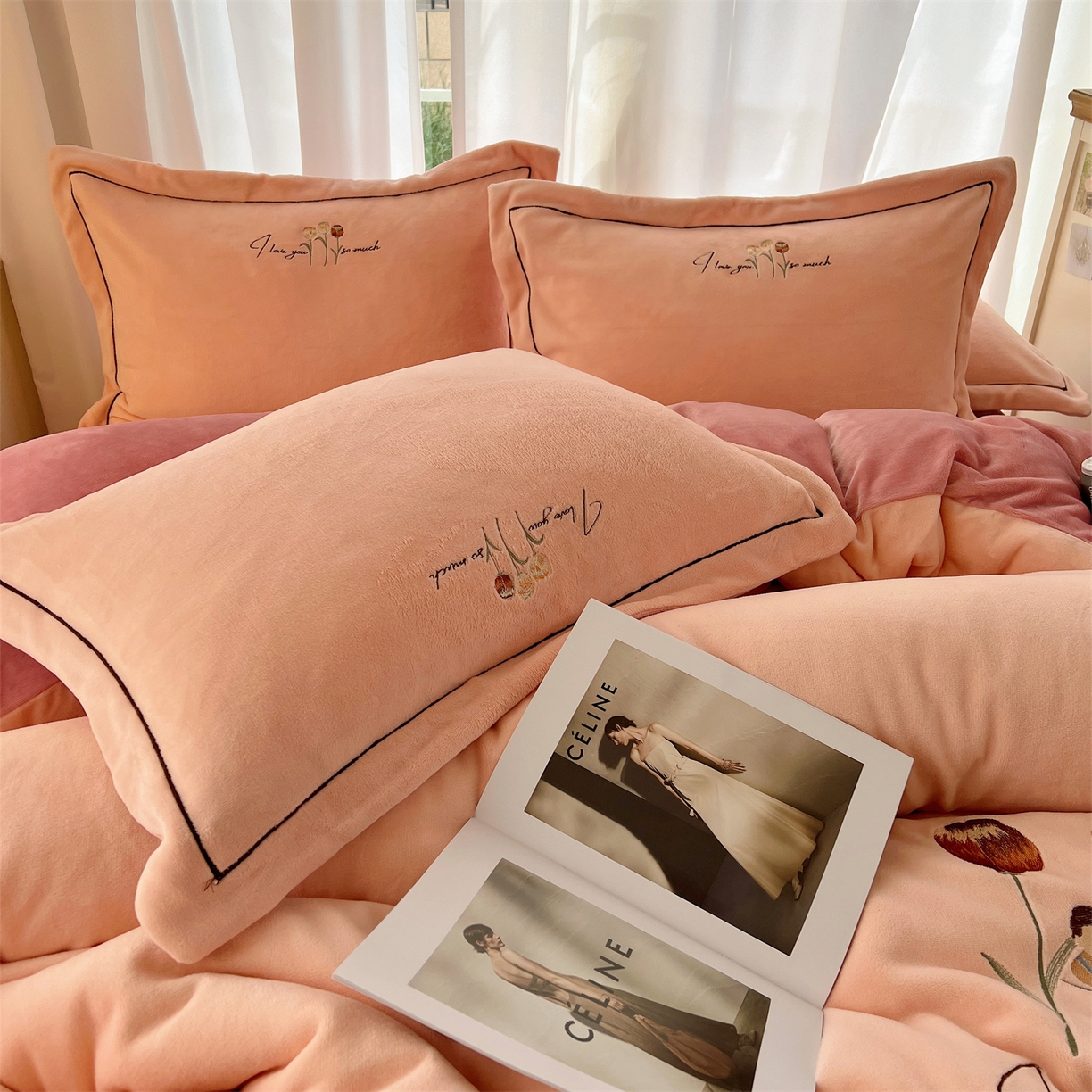 91家纺网 家纺一手货源 找家纺 丽涵家纺 2025新款全工艺消光锦芙绒绣花四件套 粉豆沙