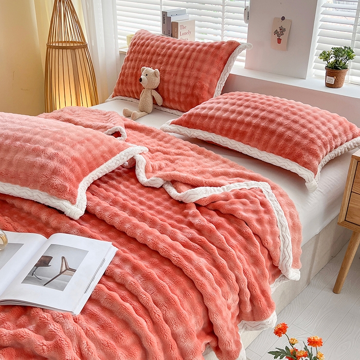 91家纺网 家纺一手货源 找家纺 栩裕纺织 2025新款简约仿兔毛泡泡绒毛毯系列-包边款 海棠粉