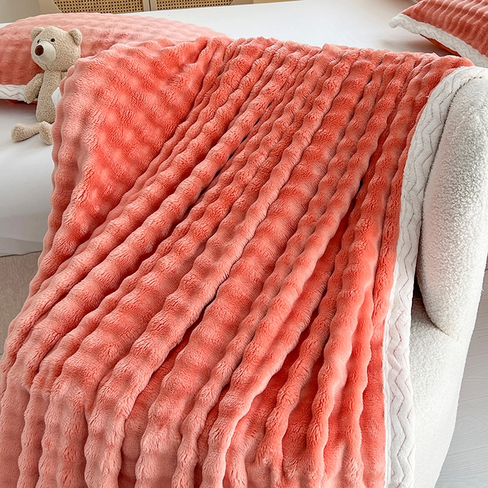 91家纺网 家纺一手货源 找家纺 栩裕纺织 2025新款简约仿兔毛泡泡绒毛毯系列-包边款 海棠粉