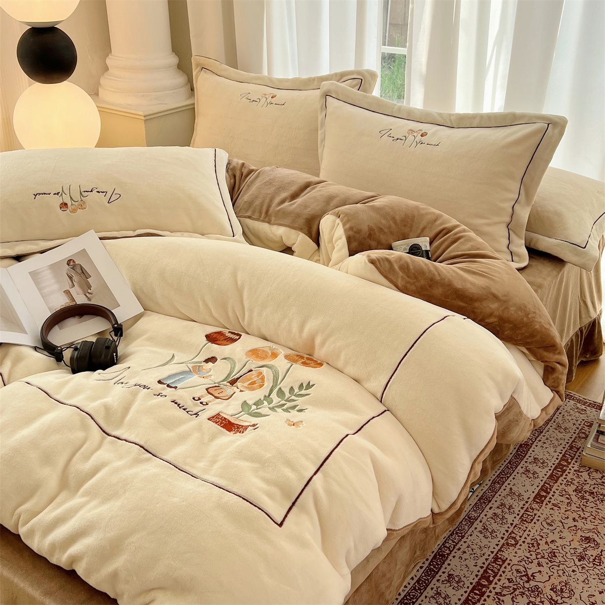 91家纺网 家纺一手货源 找家纺 丽涵家纺 2025新款全工艺消光锦芙绒绣花四件套 奶白咖