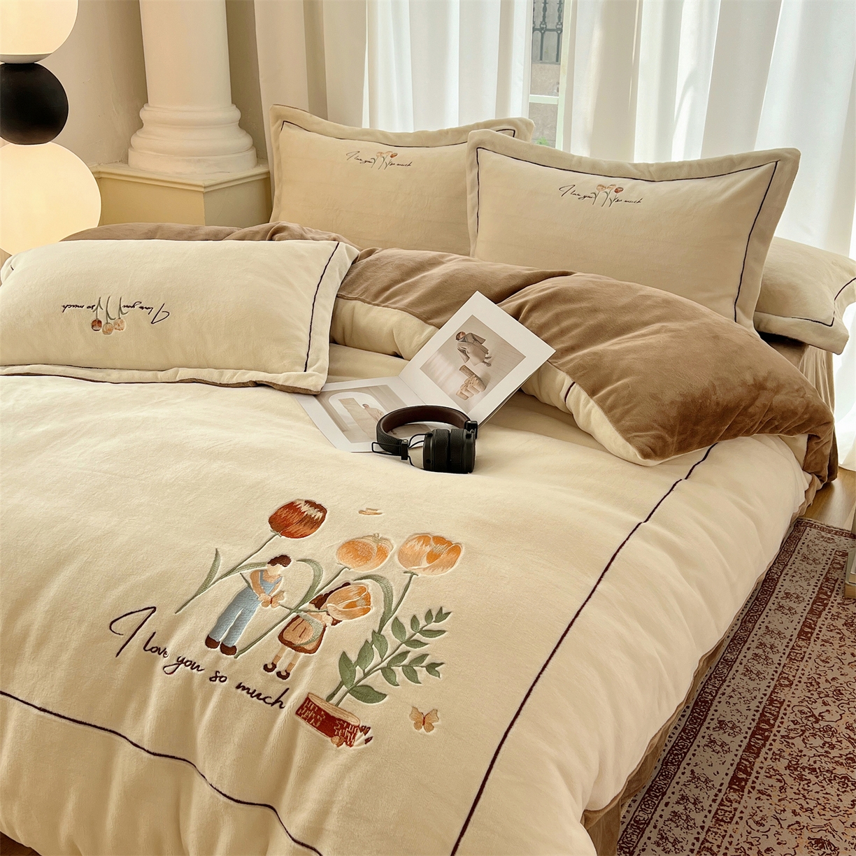 91家纺网 家纺一手货源 找家纺 丽涵家纺 2025新款全工艺消光锦芙绒绣花四件套 奶白咖