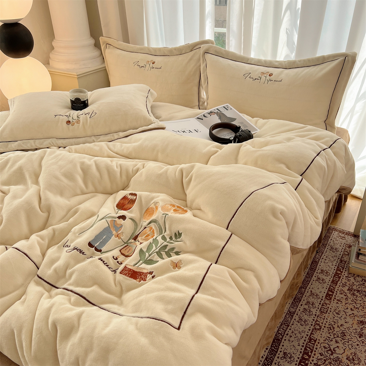 91家纺网 家纺一手货源 找家纺 丽涵家纺 2025新款全工艺消光锦芙绒绣花四件套 奶白咖