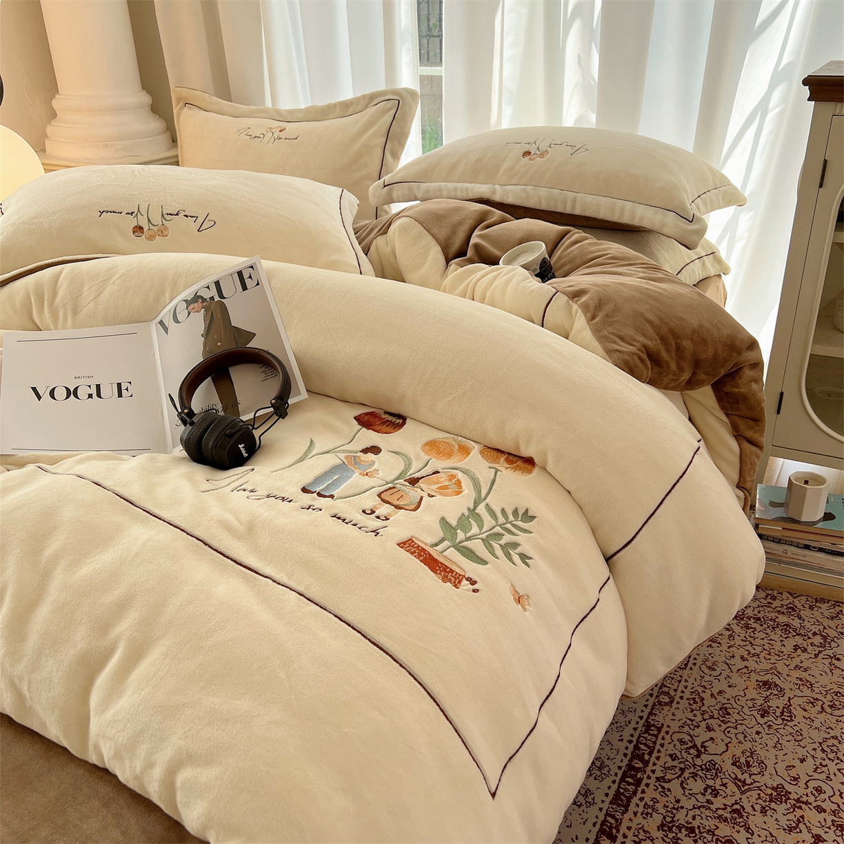 91家纺网 家纺一手货源 找家纺 丽涵家纺 2025新款全工艺消光锦芙绒绣花四件套 奶白咖