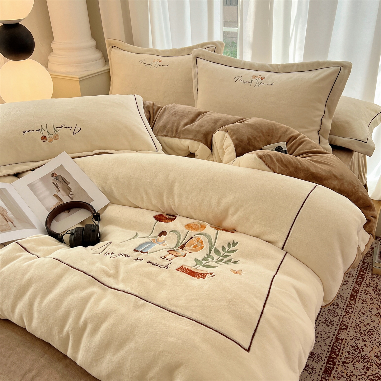 丽涵家纺 2025新款全工艺消光锦芙绒绣花四件套 奶白咖