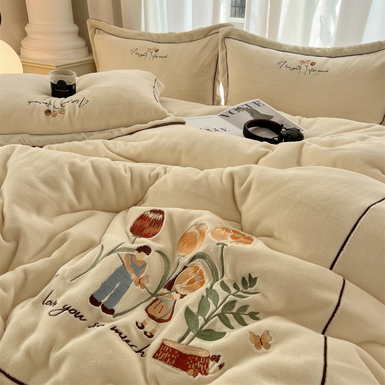 91家纺网 家纺一手货源 找家纺 丽涵家纺 2025新款全工艺消光锦芙绒绣花四件套 奶白咖