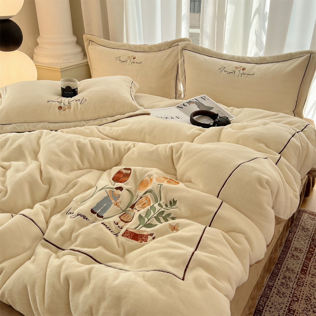 91家纺网 家纺一手货源 找家纺 丽涵家纺 2025新款全工艺消光锦芙绒绣花四件套 奶白咖